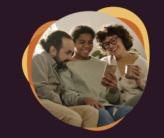 A family looking at a phone together, framed inside the Cercanos heart